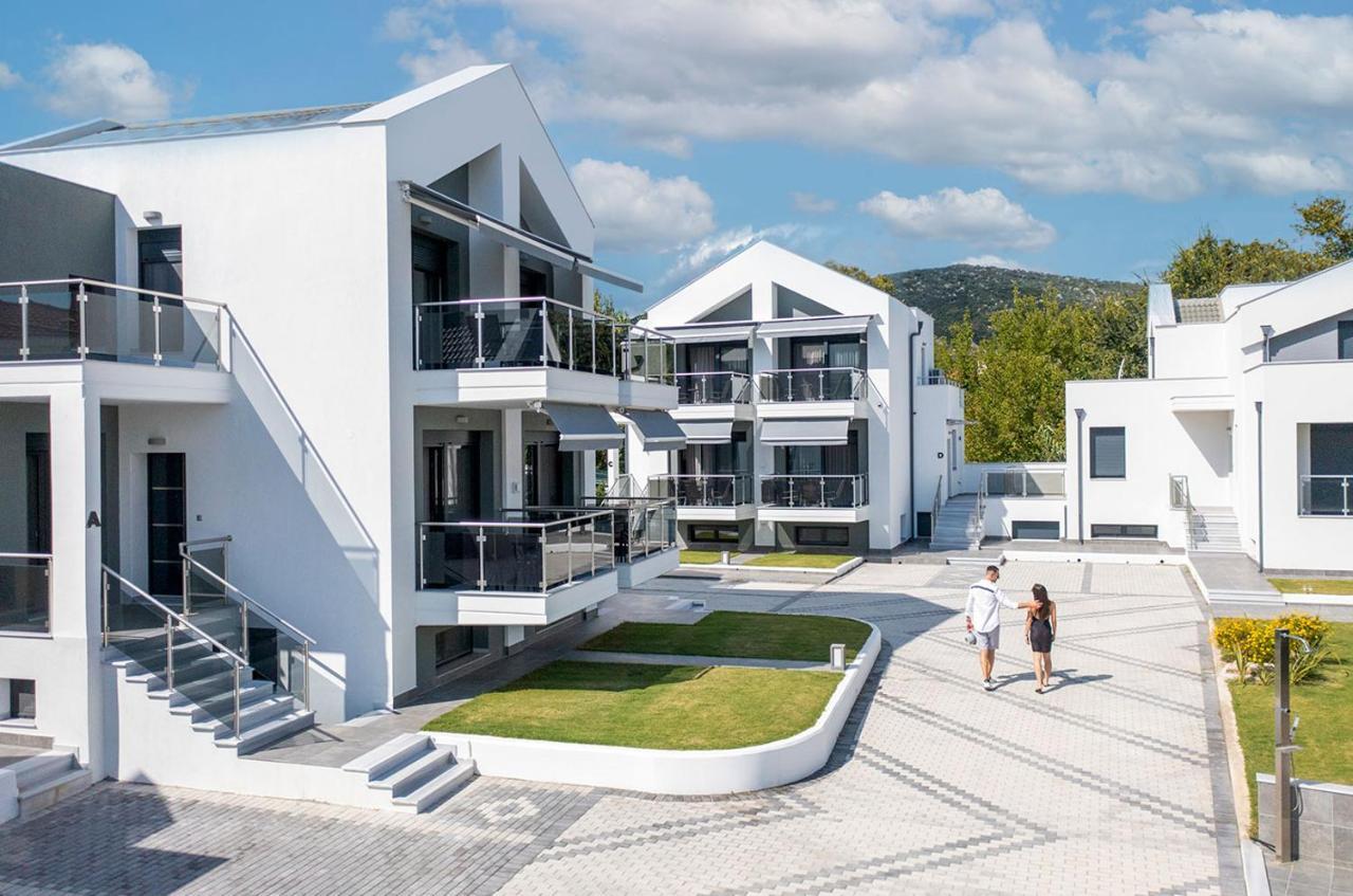 The Black Pearl Villas คาลามิตซี ภายนอก รูปภาพ