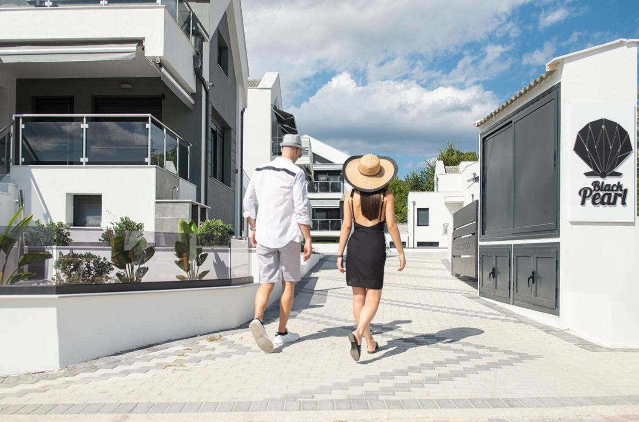 The Black Pearl Villas คาลามิตซี ภายนอก รูปภาพ
