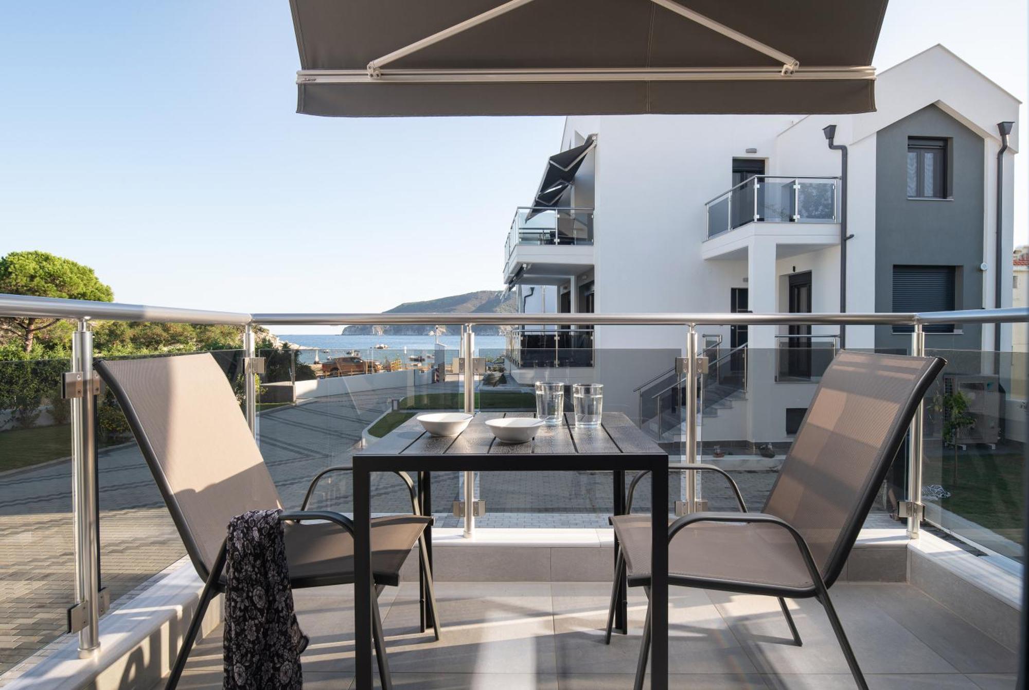 The Black Pearl Villas คาลามิตซี ภายนอก รูปภาพ